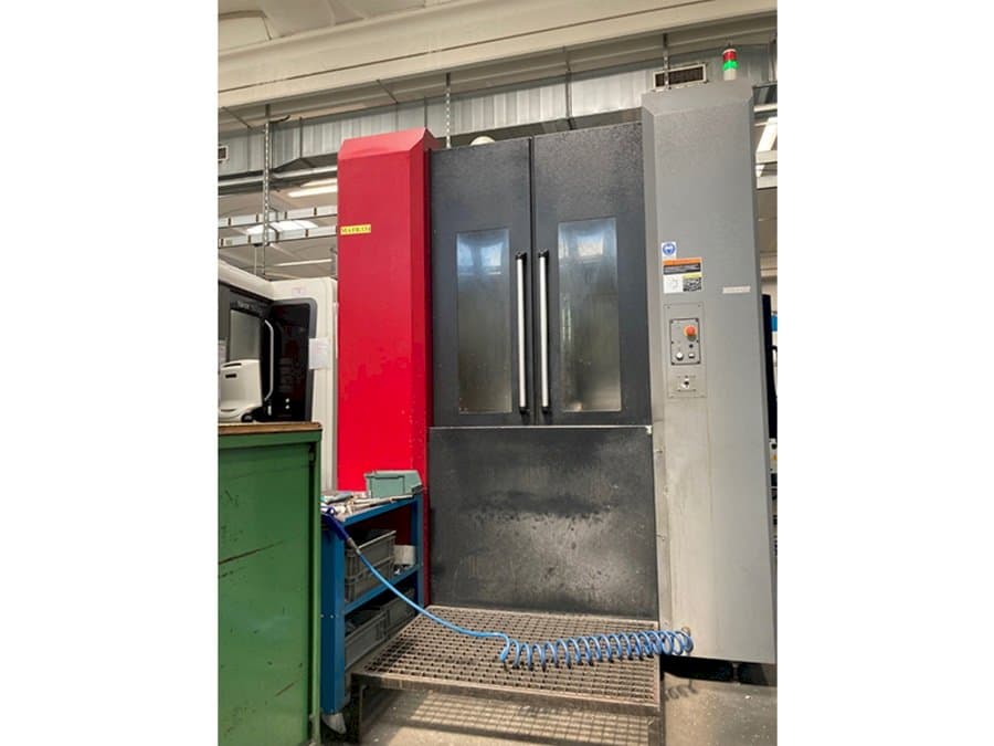 Čelní pohled na OKK HMC 500 stroj