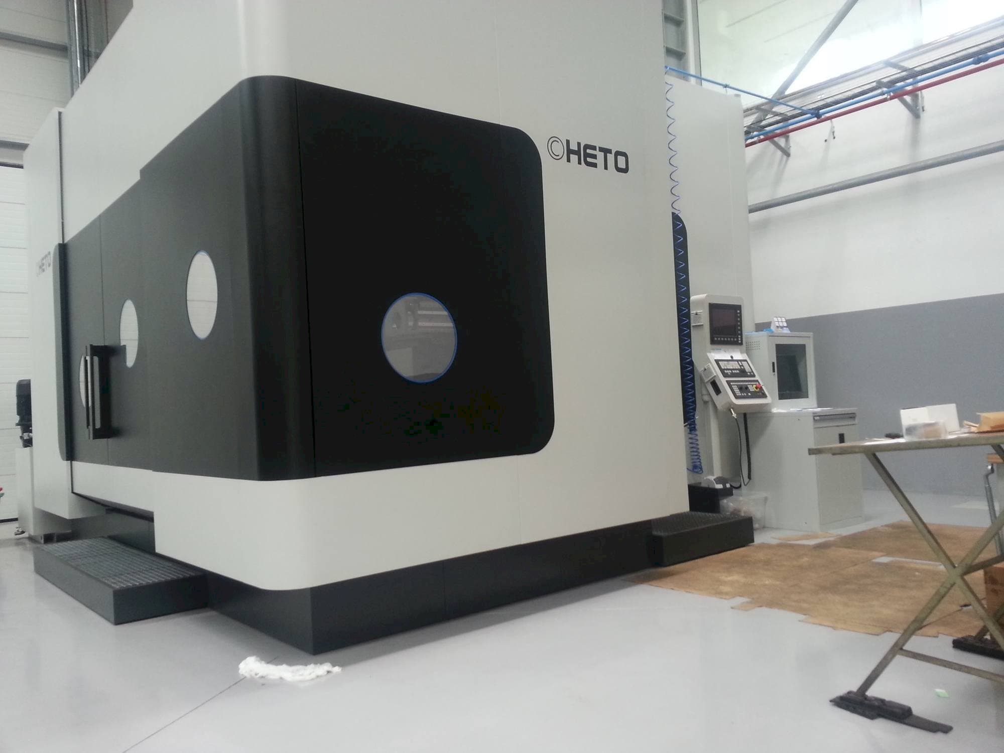 Čelní pohled na CHETO IX3000 stroj