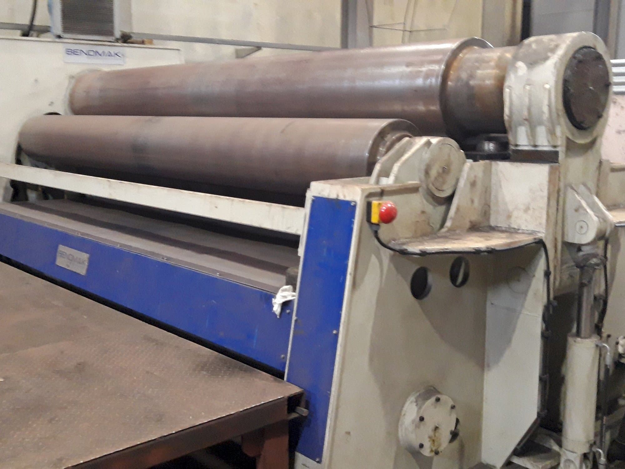 Čelní pohled na BENDMAK CY4R-HHS 450-35/33-4 stroj
