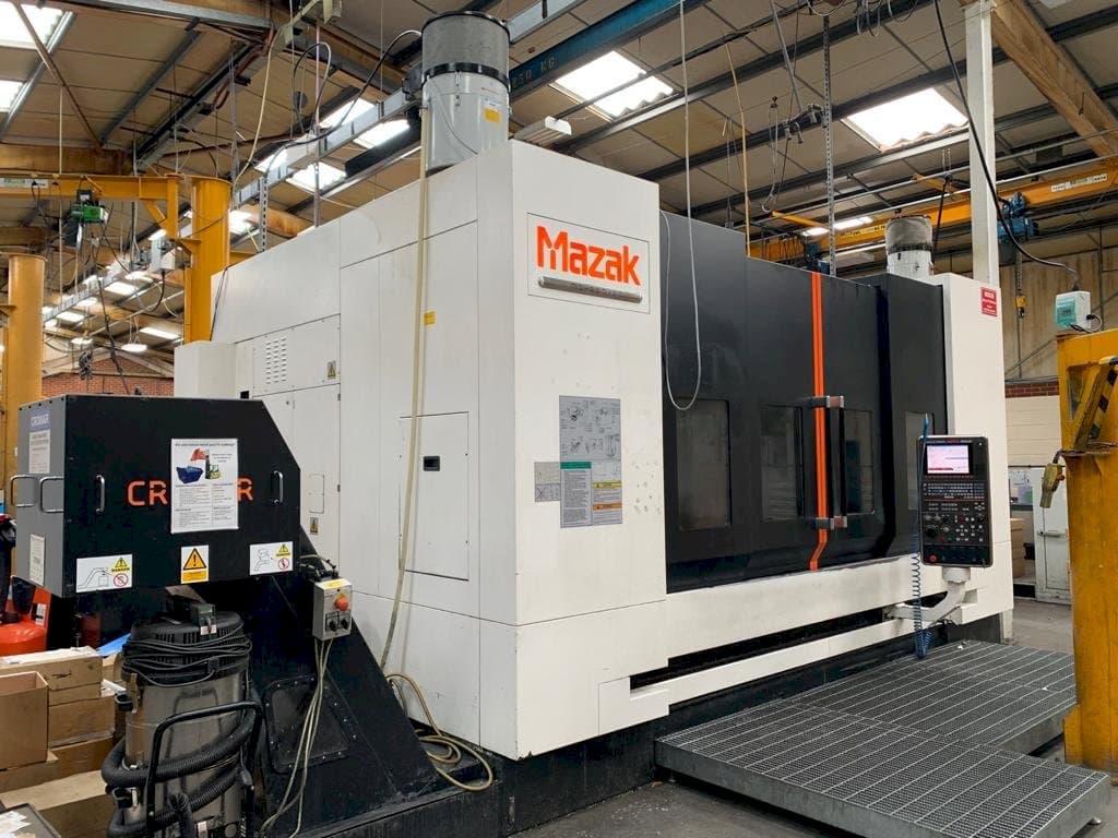 Čelní pohled na Mazak VTC-820/30 stroj