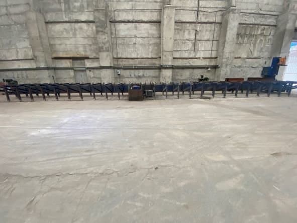 Čelní pohled na Peddinghaus Avenger MDL1000B stroj