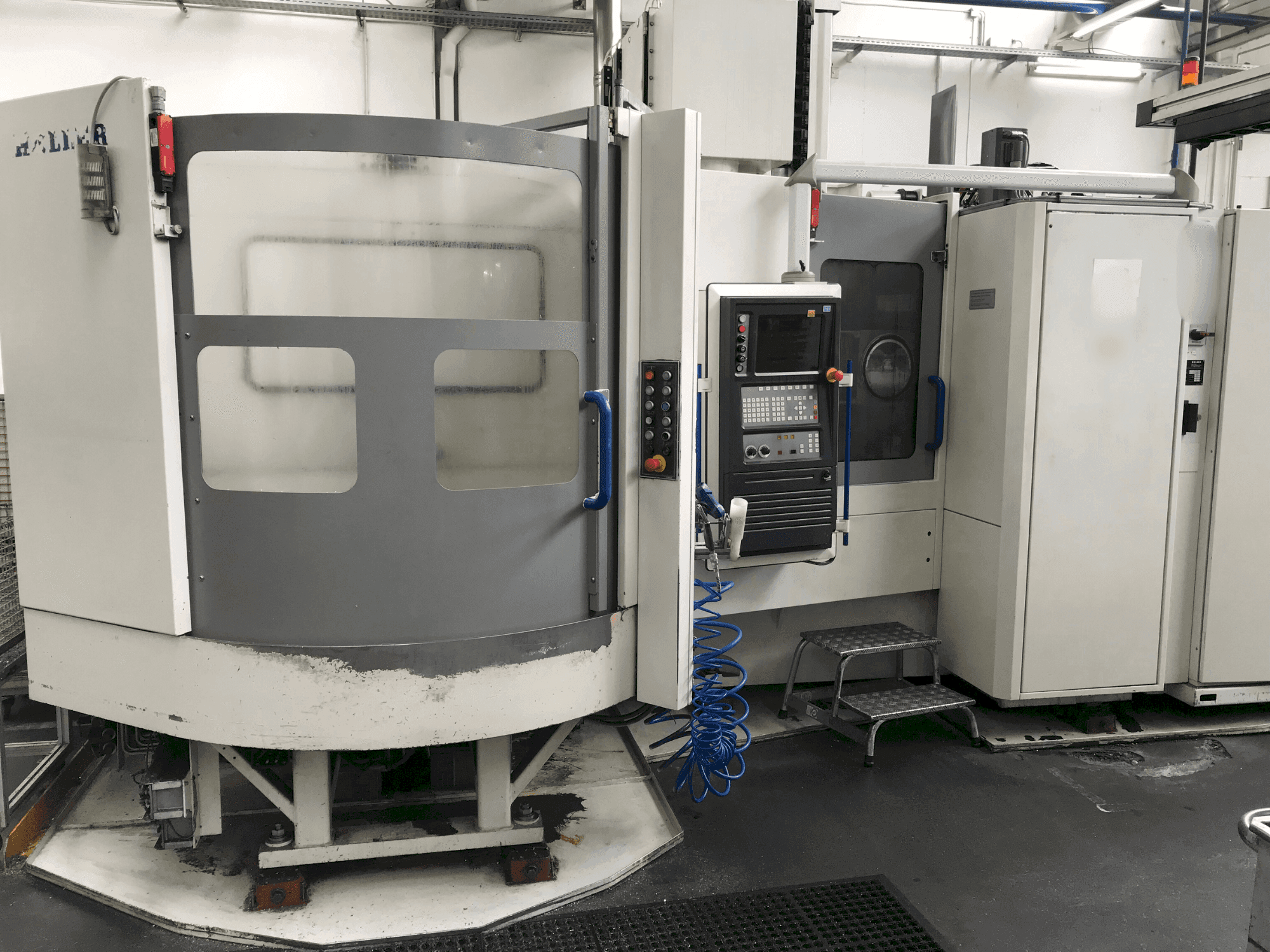 Čelní pohled na HELLER MC 16 stroj