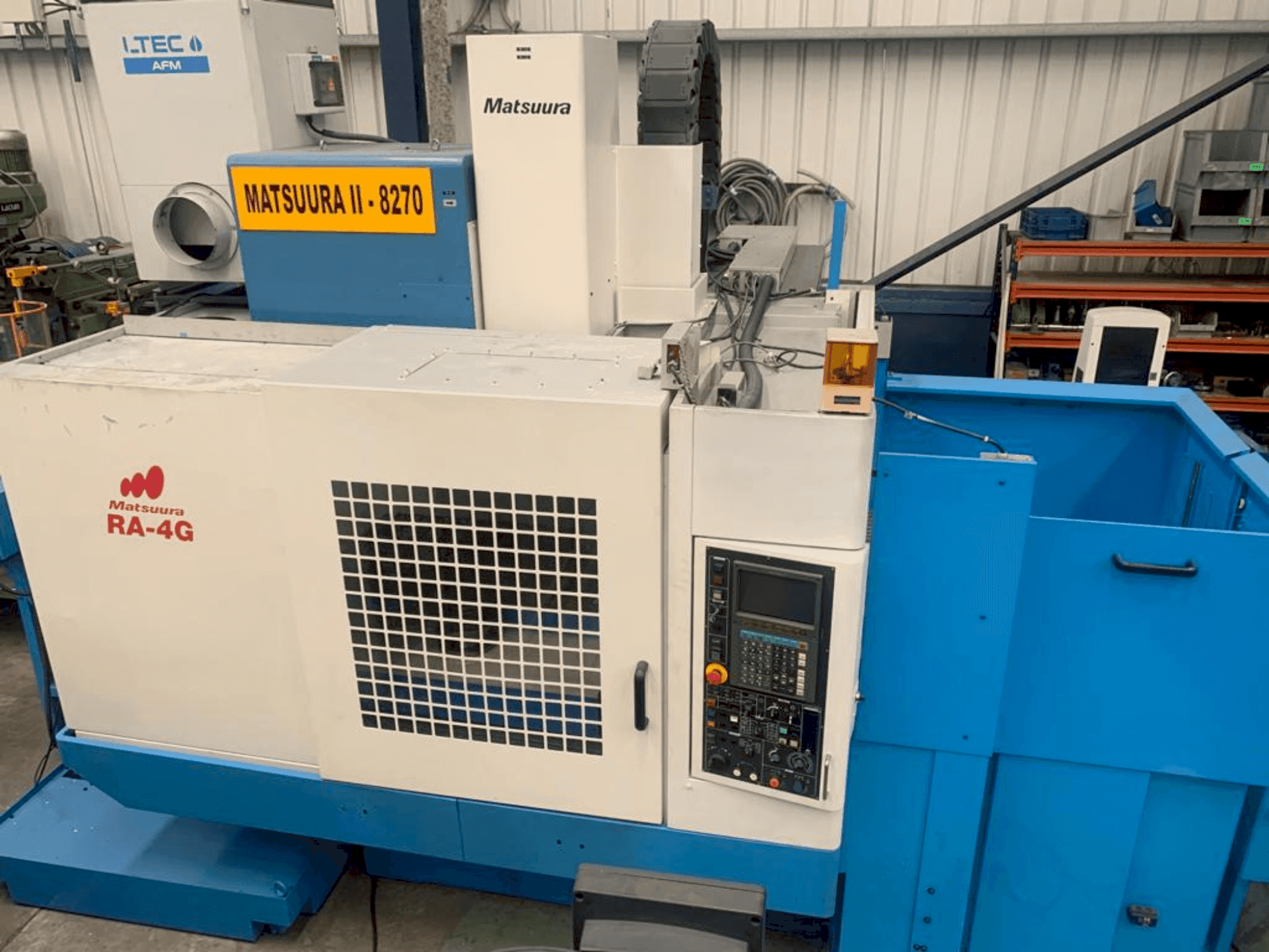 Čelní pohled na Matsuura RA-4G stroj