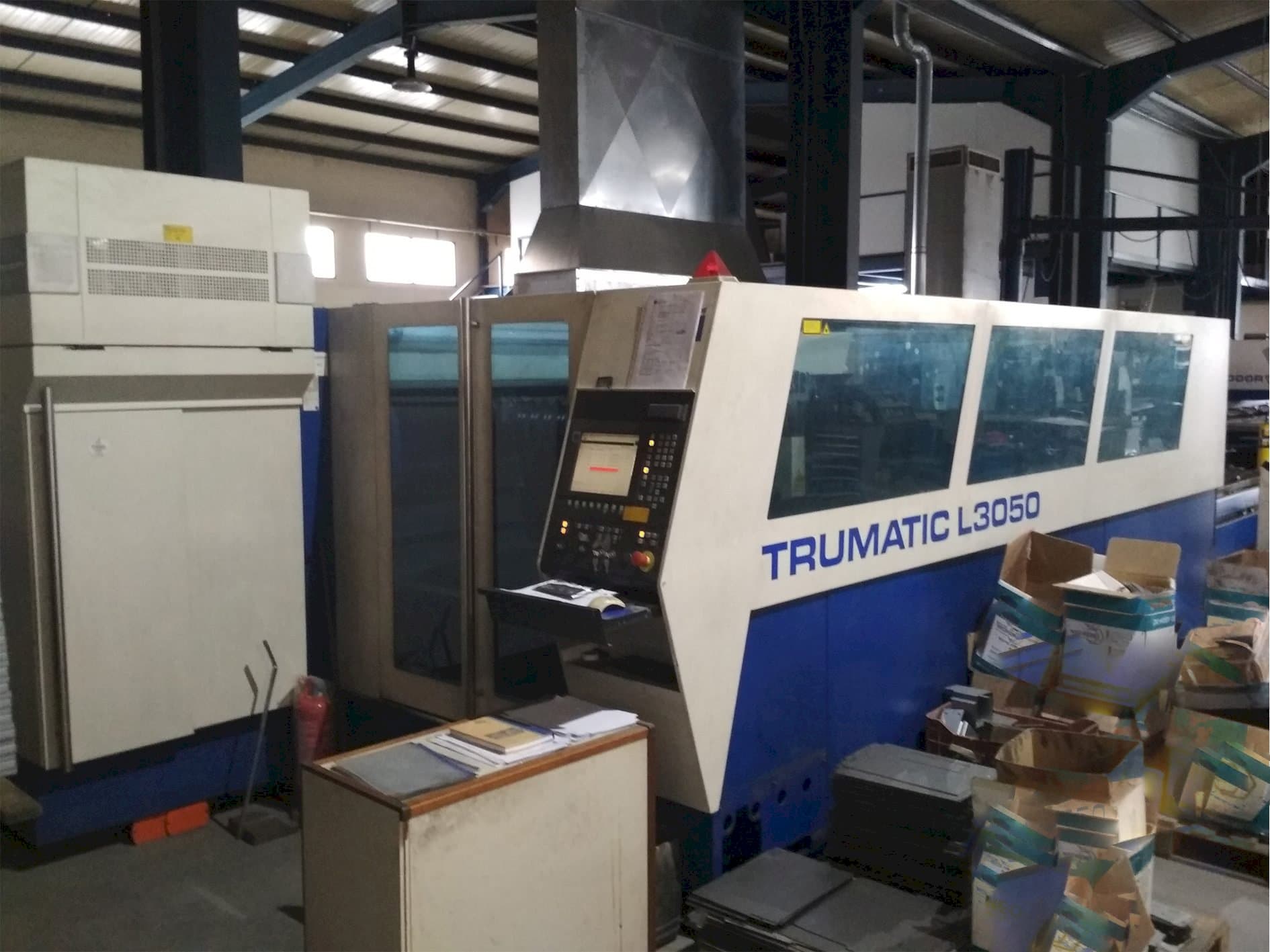 Čelní pohled na Trumpf Trumatic L3050 5kw stroj