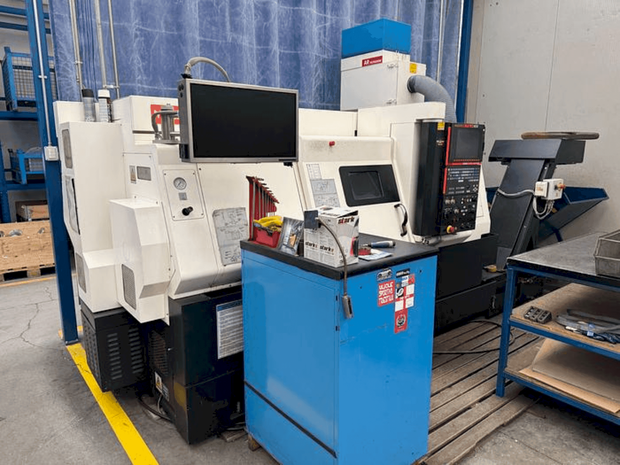 Čelní pohled na Mazak QTN 250 M X 1000 stroj