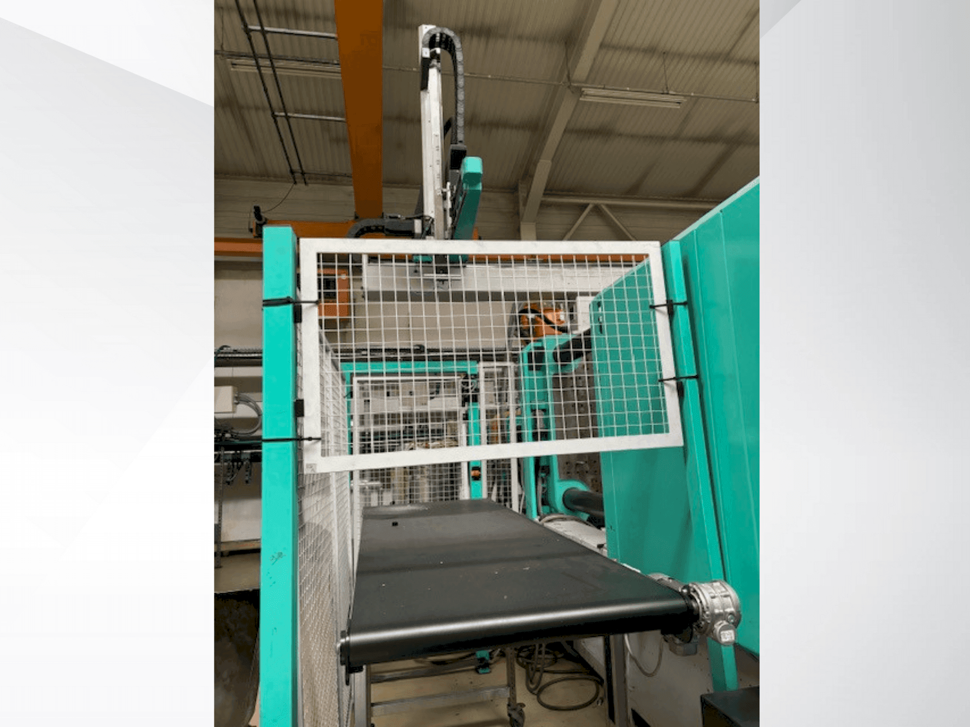 Čelní pohled  na Arburg Allrounder 920S 4600-2100  stroj