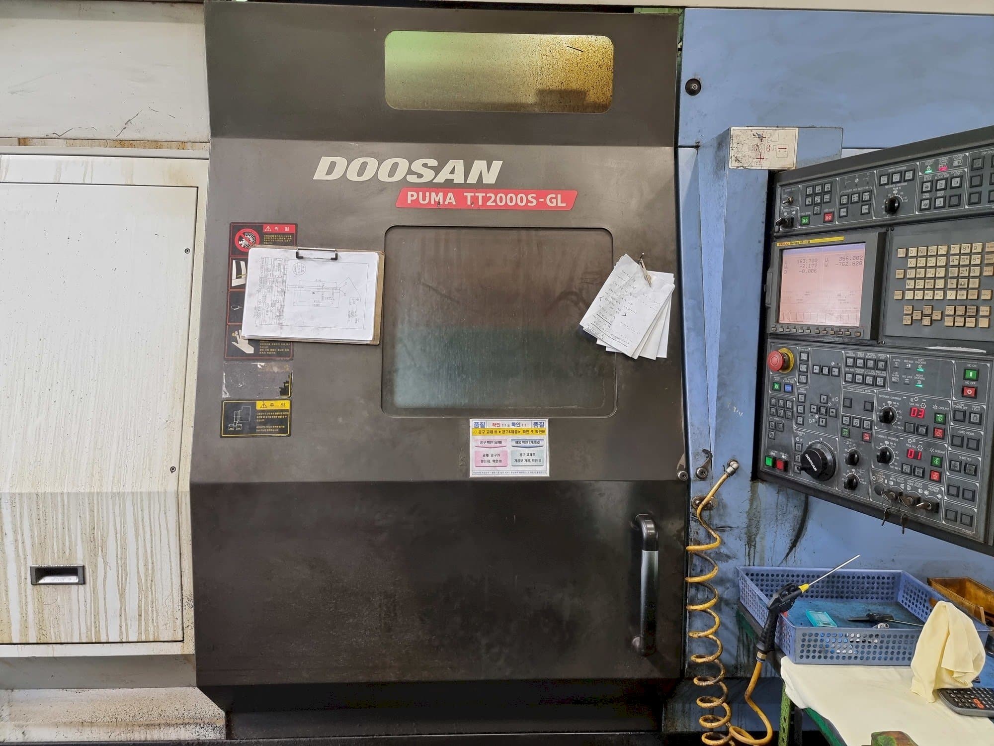 Čelní pohled na Doosan PUMA TT2000S-GL stroj