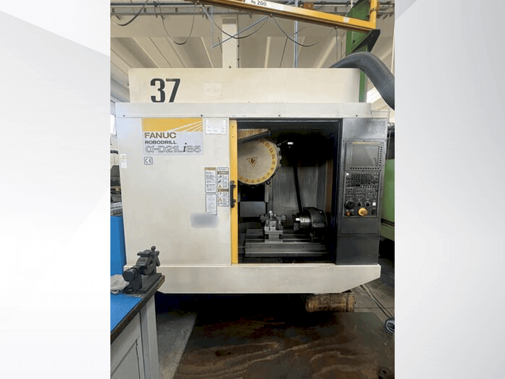 Čelní pohled na FANUC Robodrill Alpha-D21LiB5 stroj