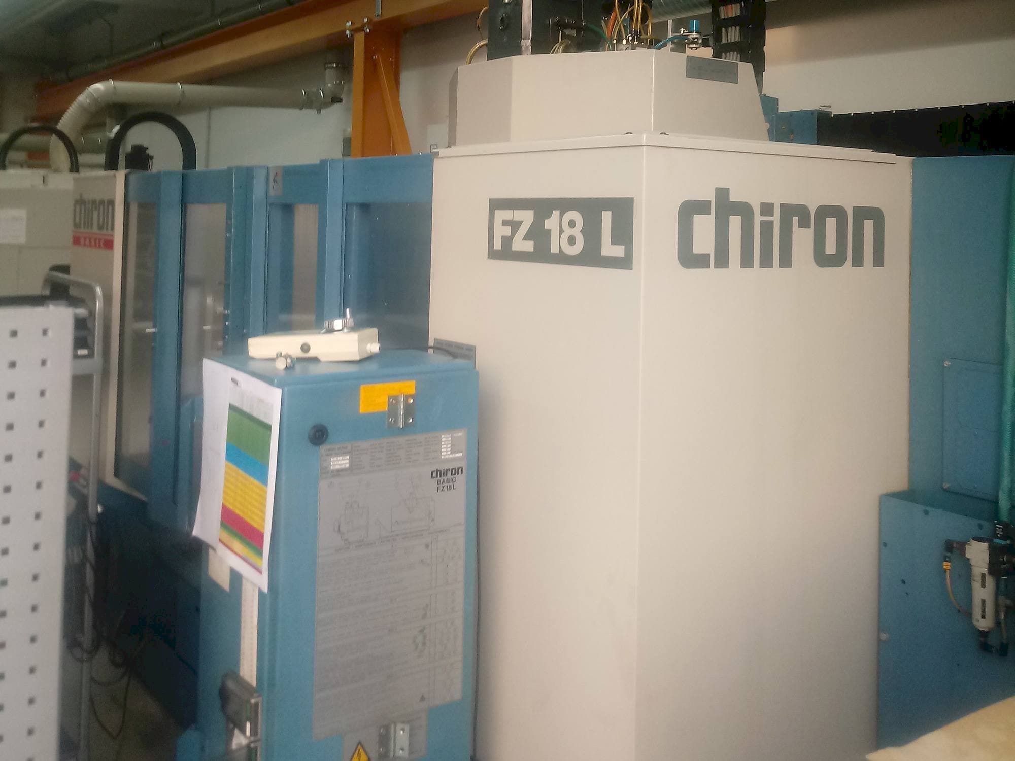 Čelní pohled na CHIRON FZ 18 L 2000 stroj