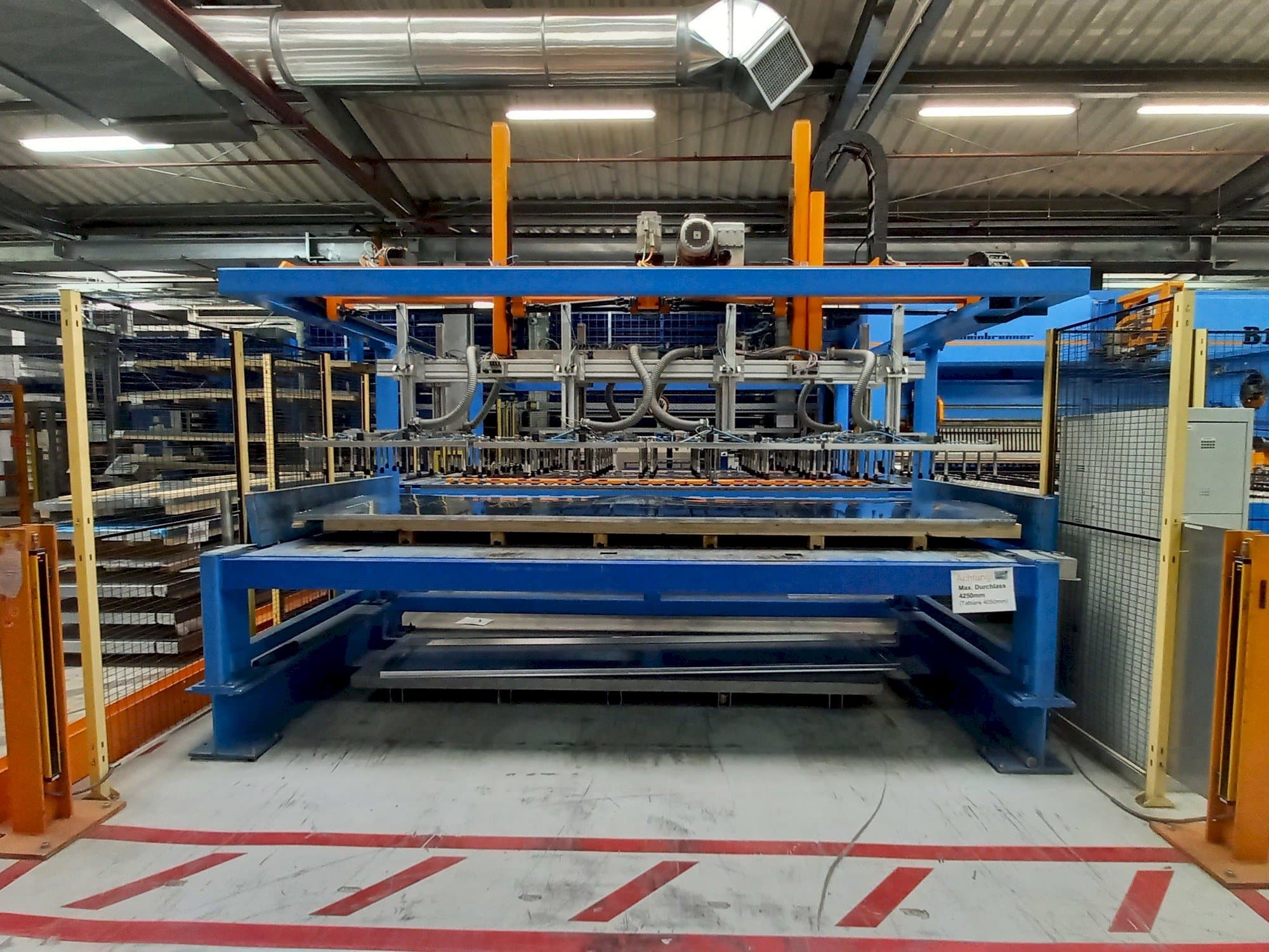 Čelní pohled  na Weinbrenner B 12  stroj