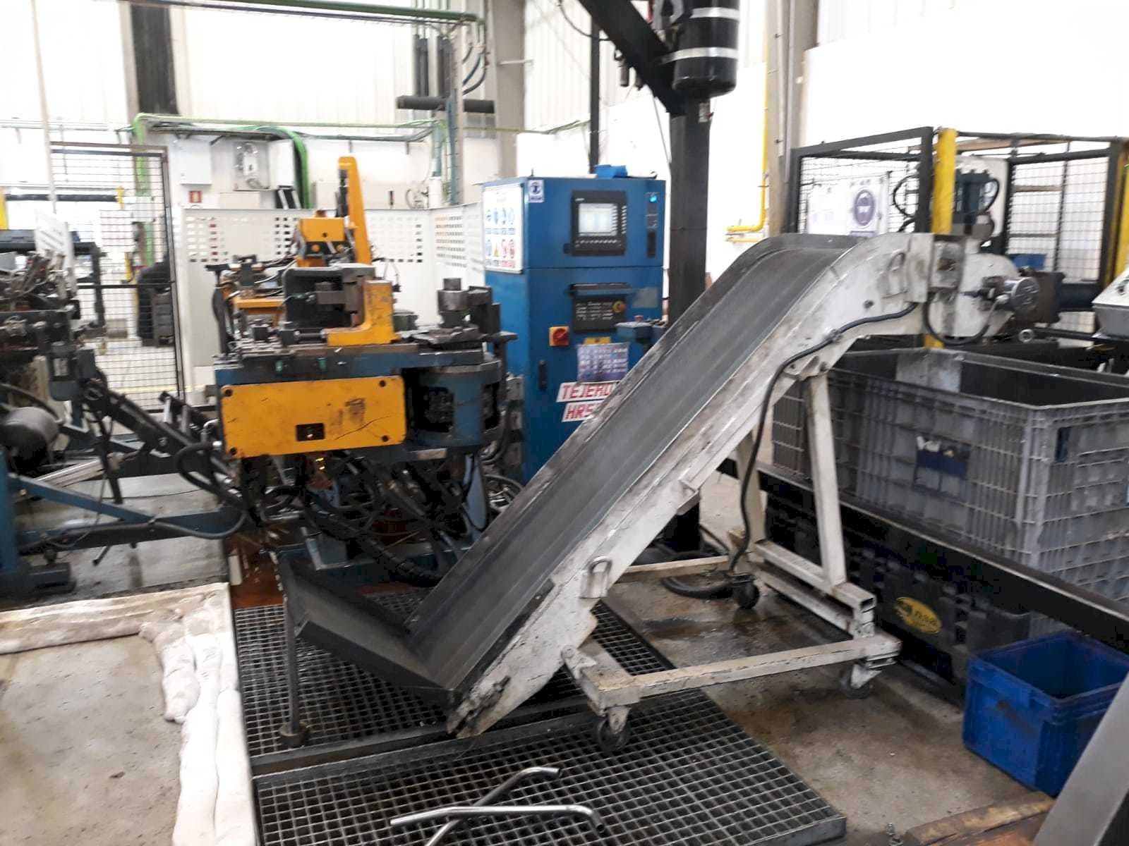 Čelní pohled na Tejero HR-50-CNC stroj