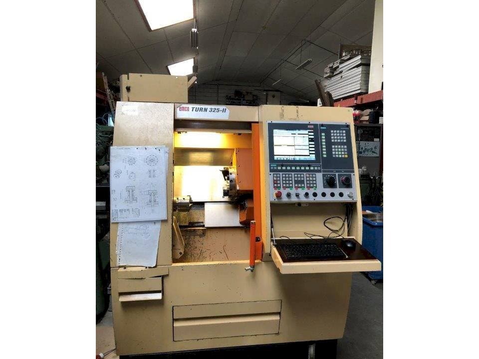 Čelní pohled na EMCO TURN 325-II stroj