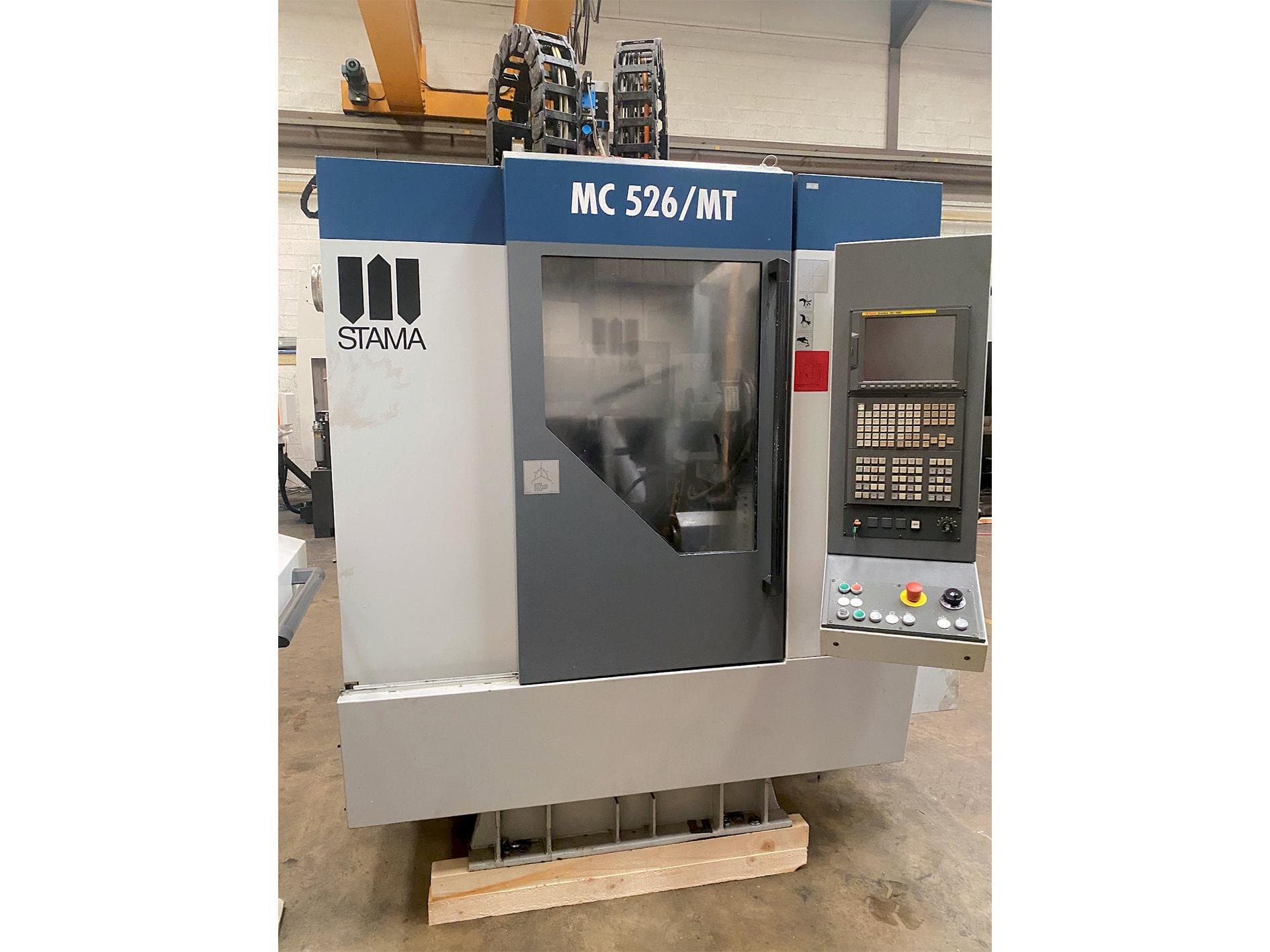 Čelní pohled  na STAMA MC 526  stroj