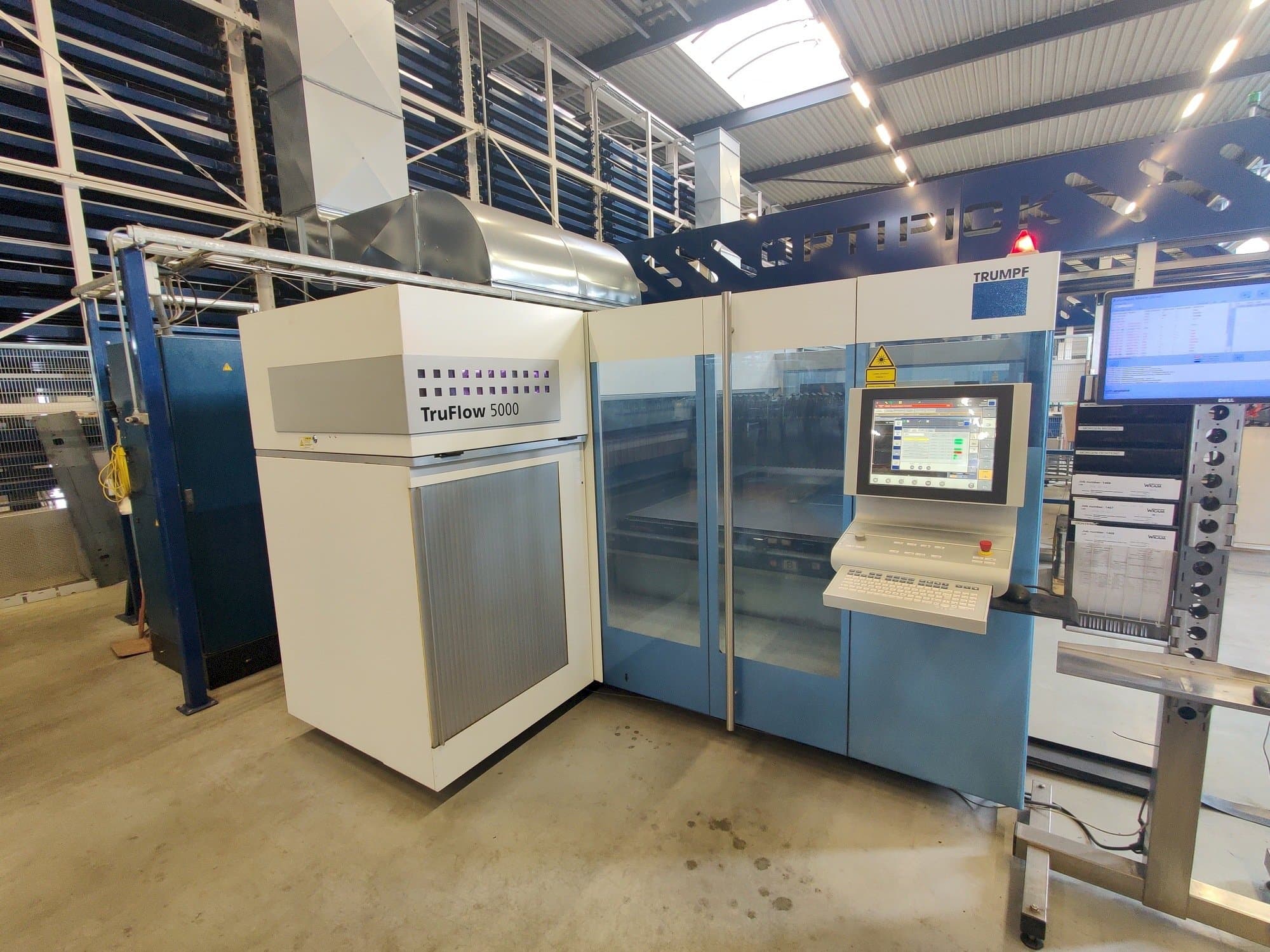 Čelní pohled na Trumpf TruLaser 3030 stroj