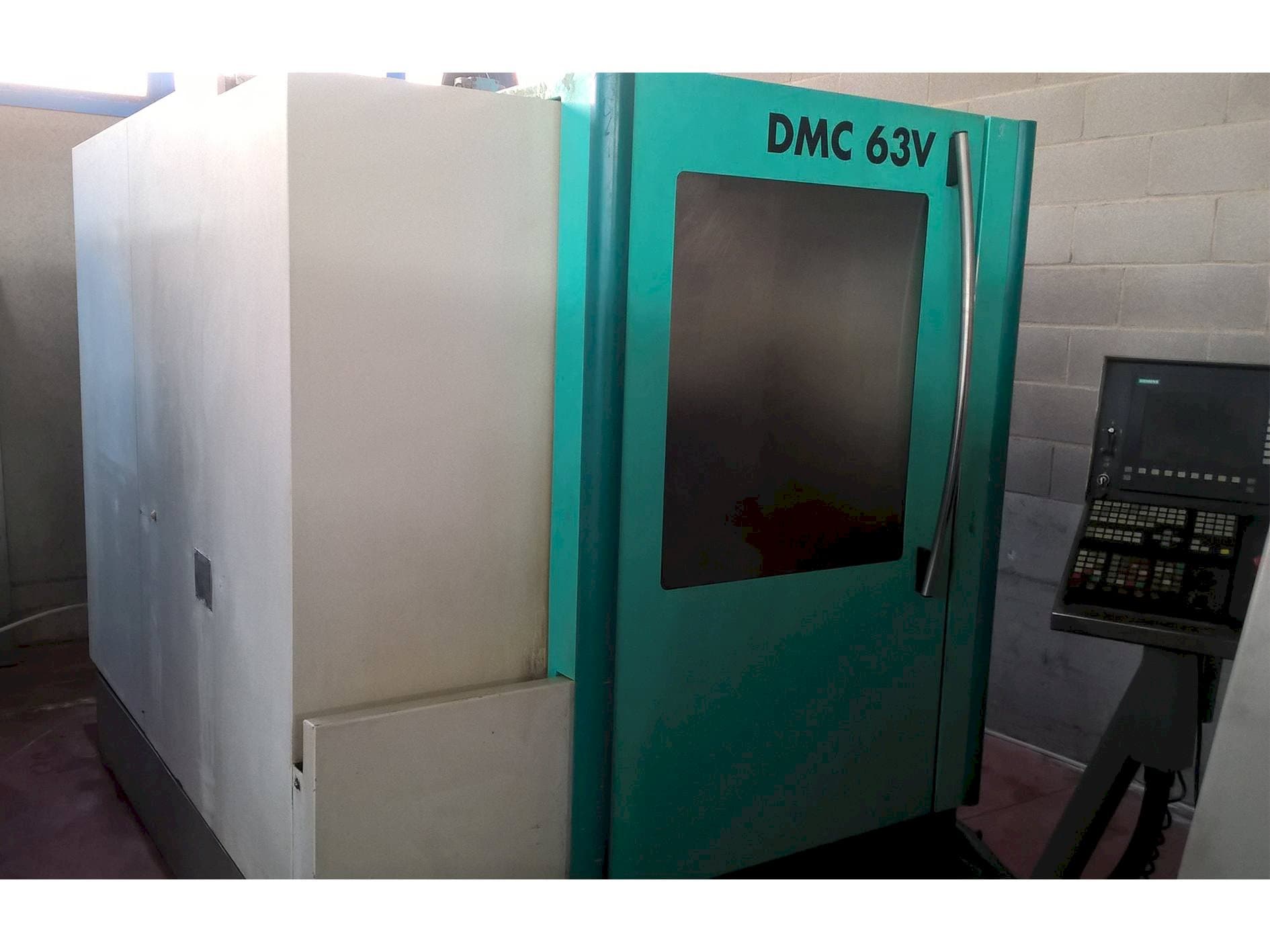 Čelní pohled na DECKEL MAHO DMC 63V stroj