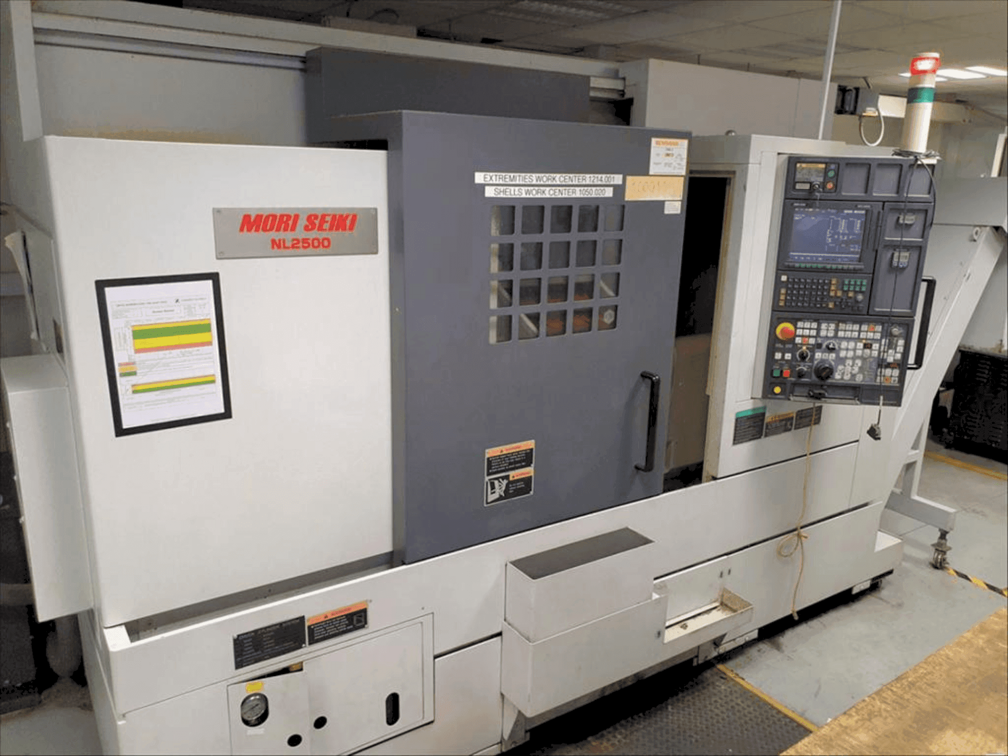 Čelní pohled na MORI SEIKI NL2500Y stroj