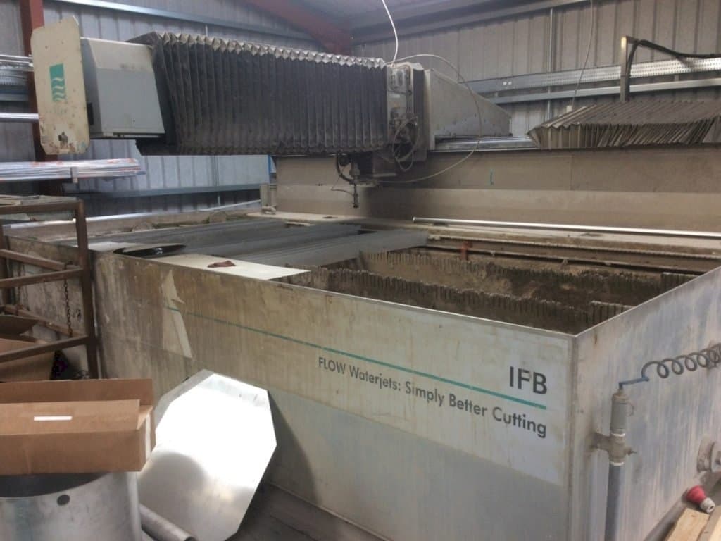 Čelní pohled na Flow IFB 713633-1 stroj