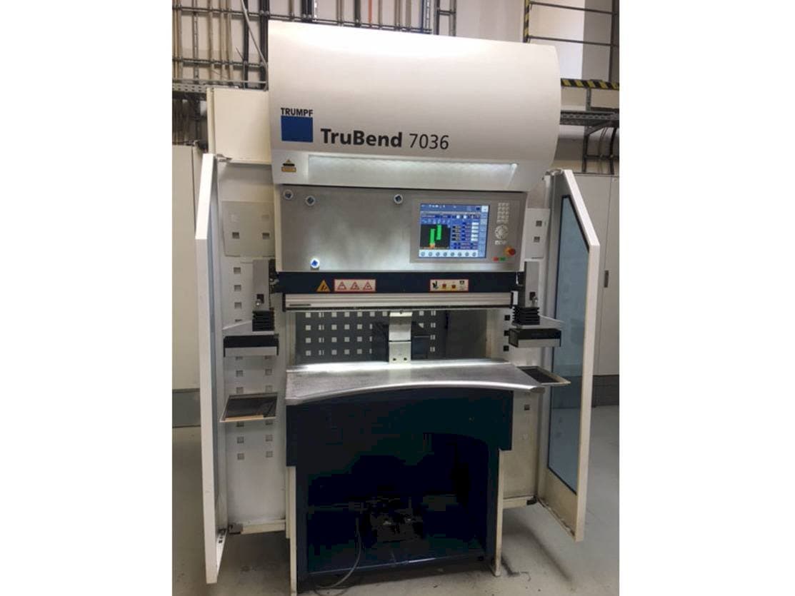 Čelní pohled na Trumpf TruBend 7036 stroj