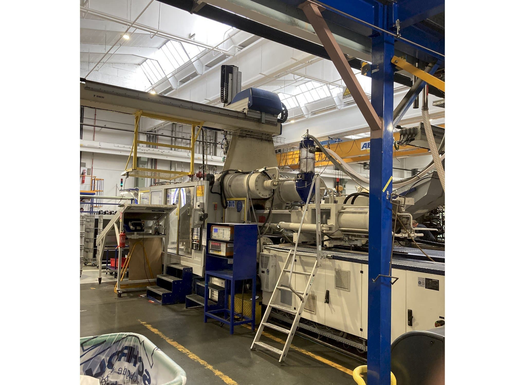 Čelní pohled na Krauss Maffei 650 – 2700 C1 stroj