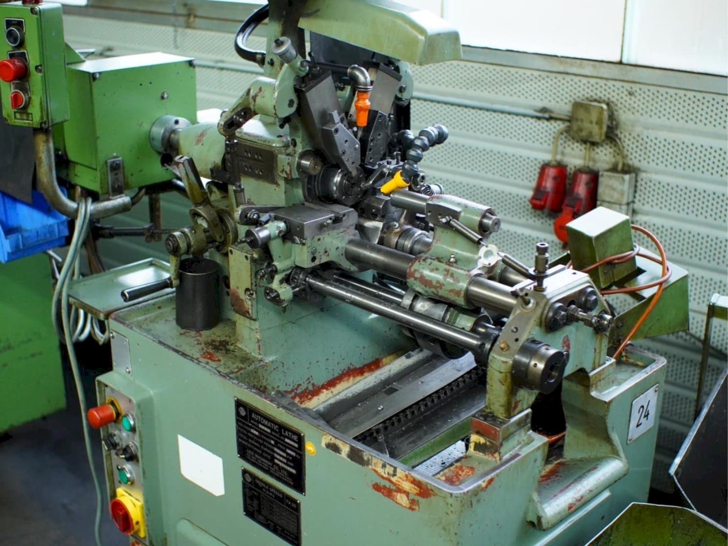 Čelní pohled na LICO TA25 stroj