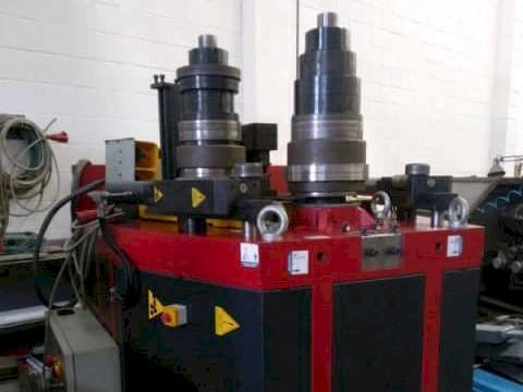 Čelní pohled na Tauring Alpha 160 stroj