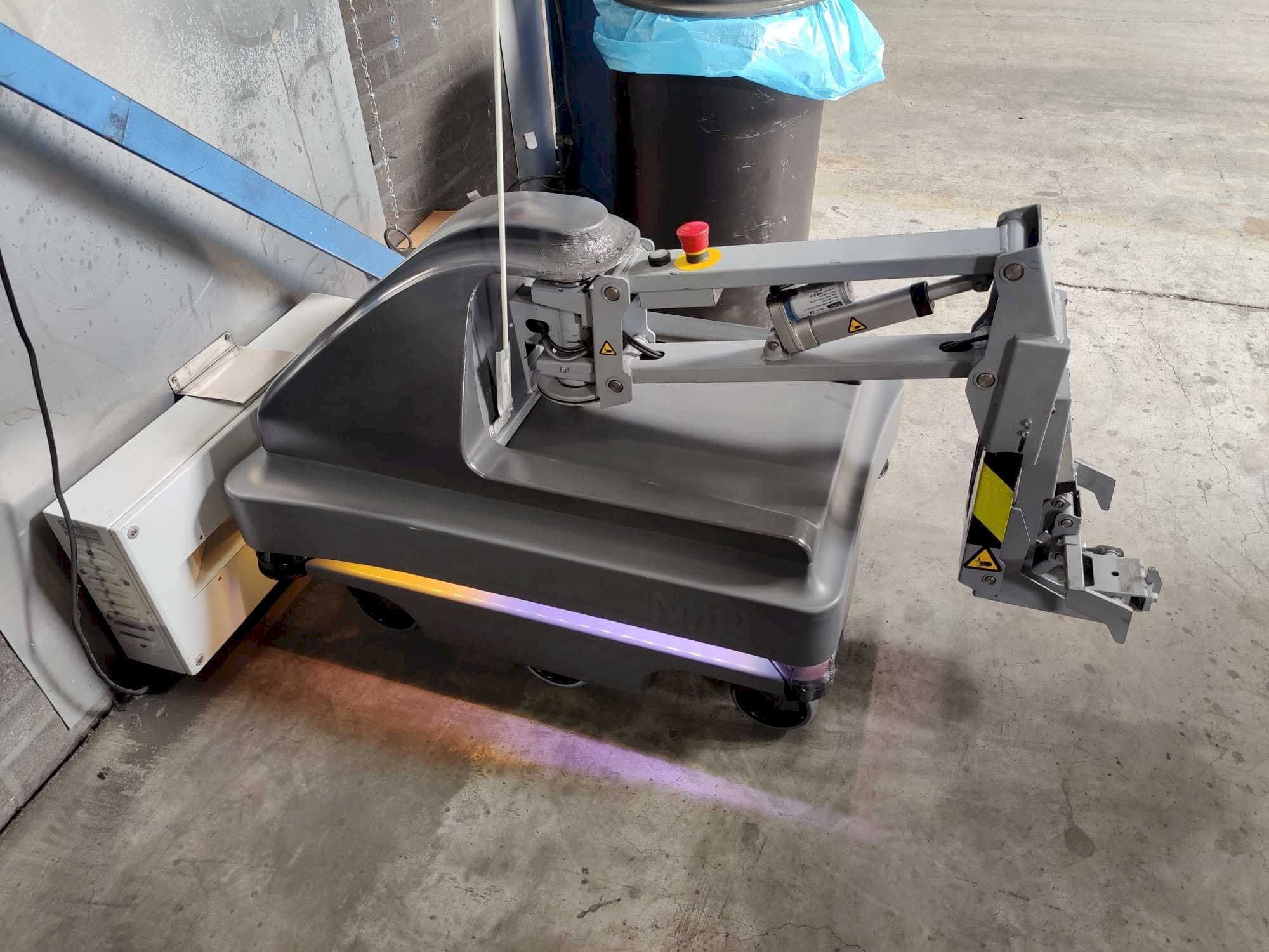 Čelní pohled na MIR 200 stroj