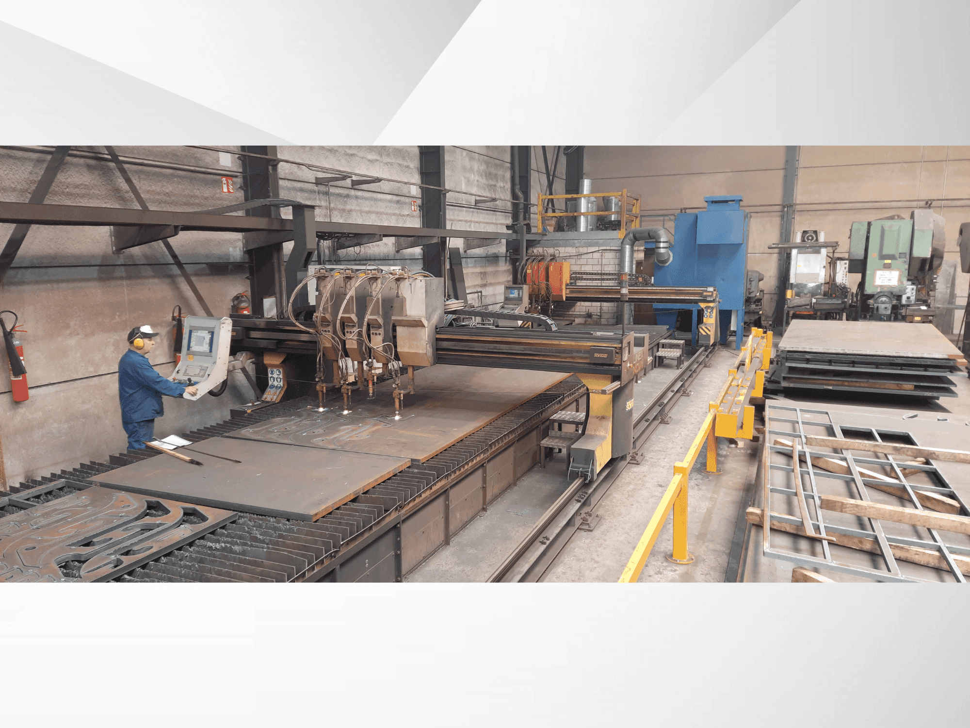 Čelní pohled na SOITAAB Lineatech-Nova 40 stroj