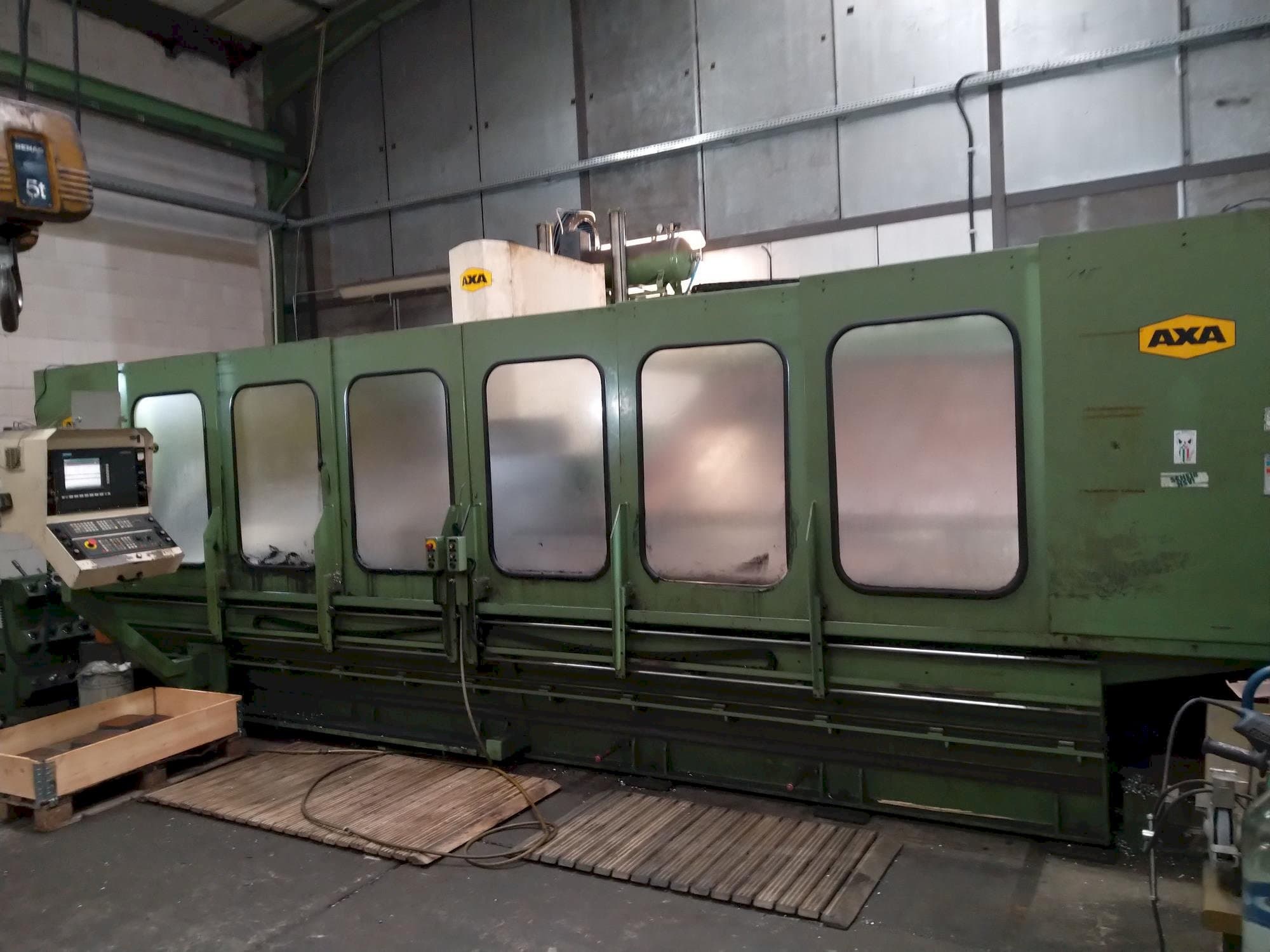 Čelní pohled na AXA VSC 5000-m stroj