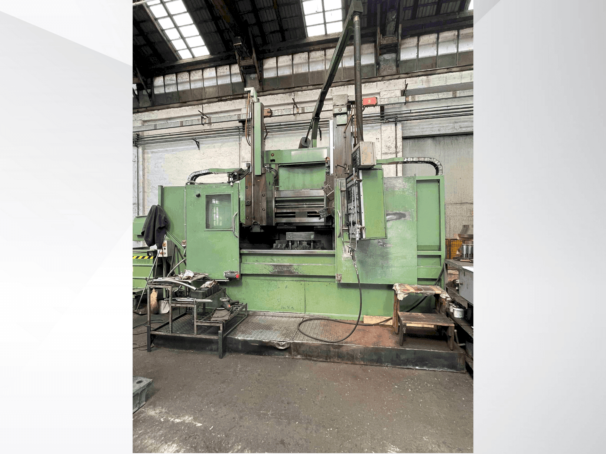 Čelní pohled  na MORANDO VS 12  stroj