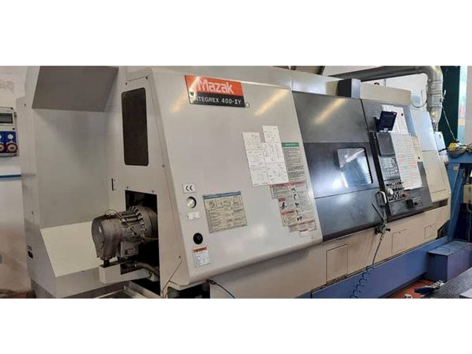 Čelní pohled na Mazak Integrex 400-II Y stroj