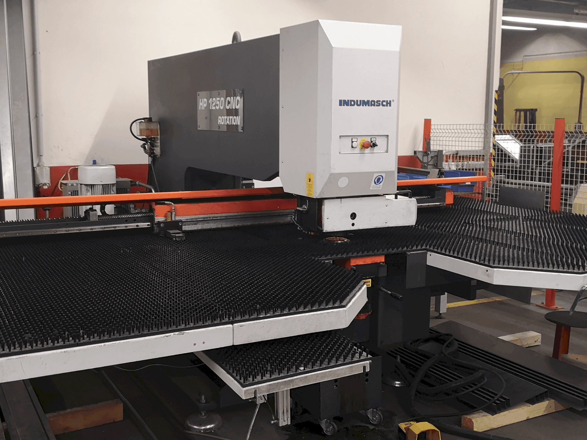 Čelní pohled  na IMAC HP 1250 INDEX  stroj