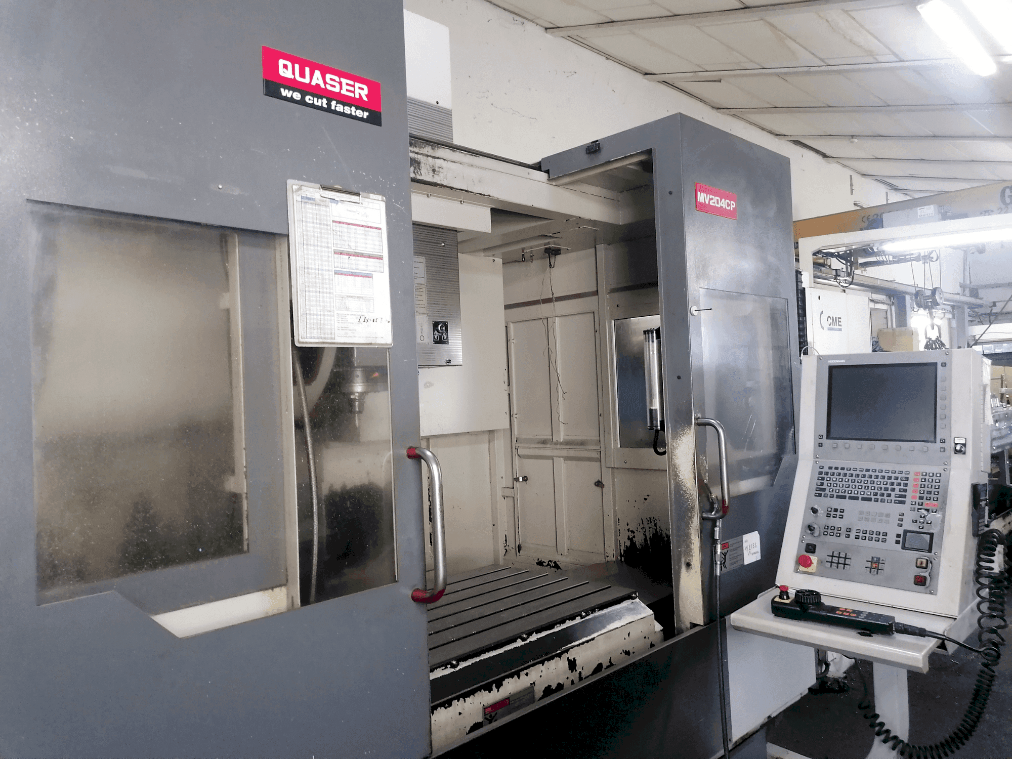 Čelní pohled  na Quaser MV 204 CP  stroj