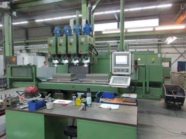 Čelní pohled na Rambaudi Rammatic 804 stroj