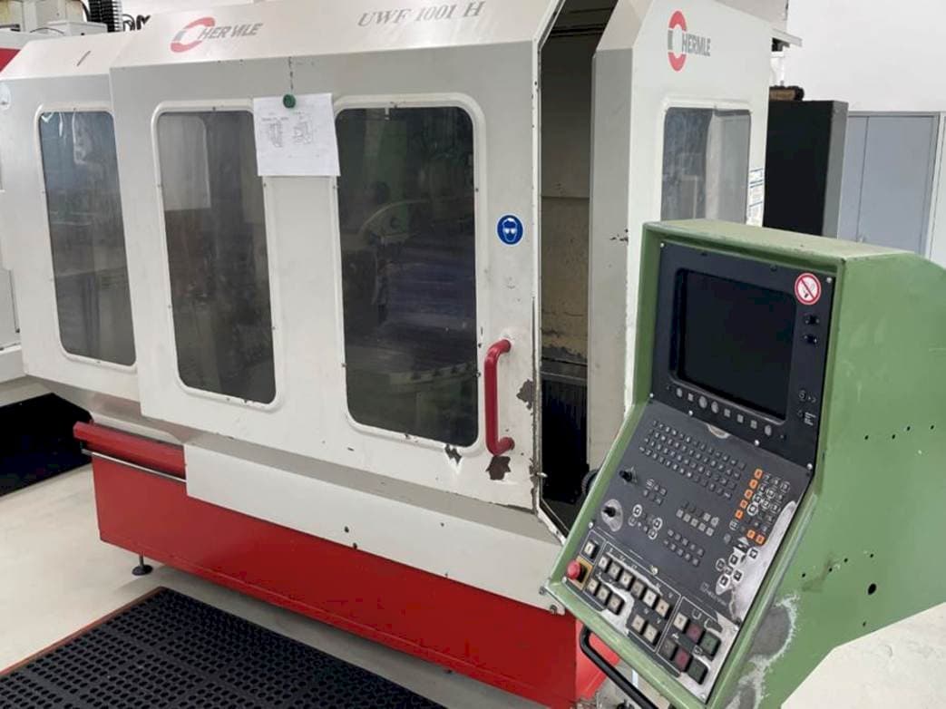 Čelní pohled na HERMLE UWF1001 stroj