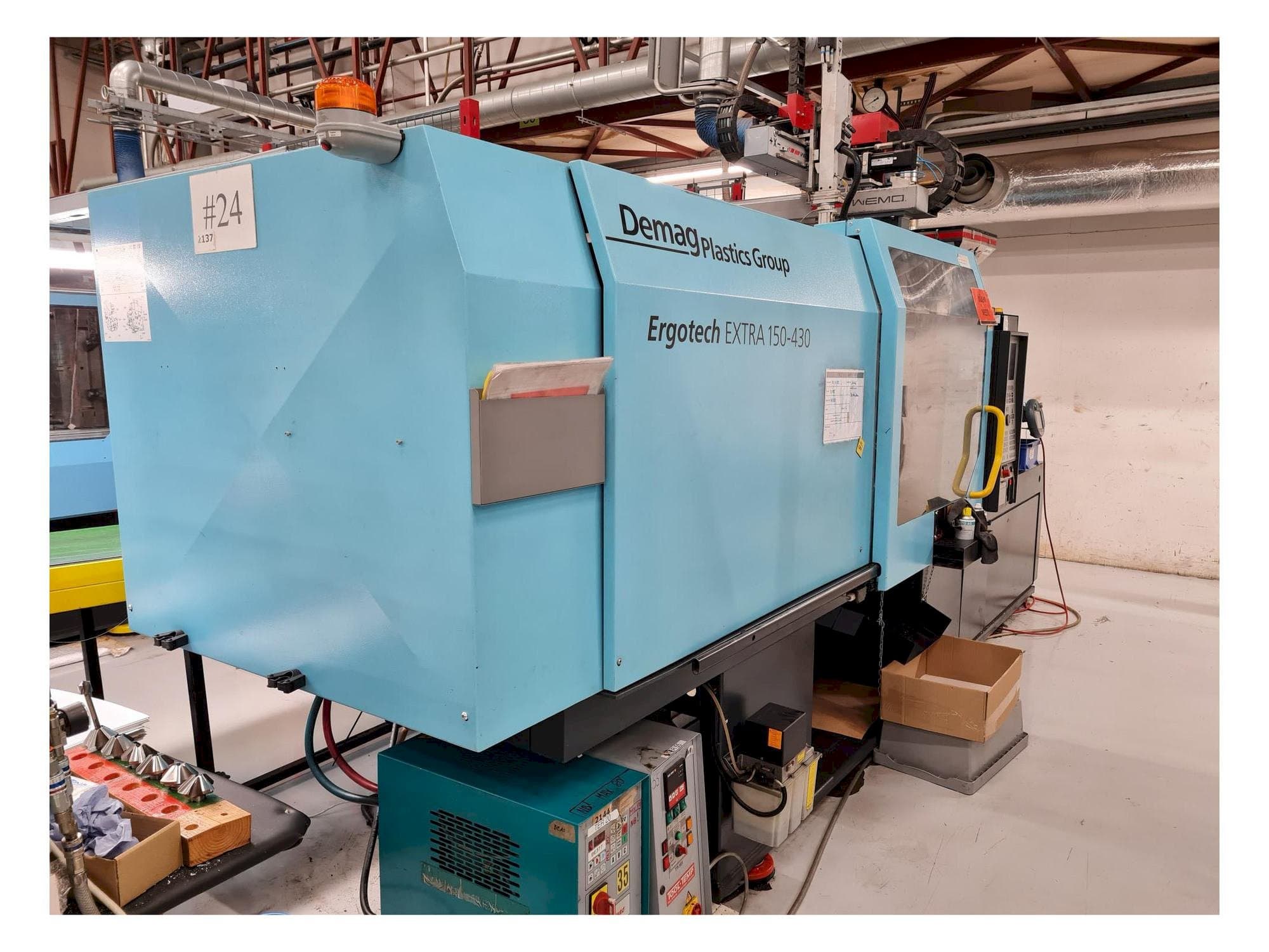 Čelní pohled na DEMAG Ergotech EXTRA 150-430 stroj