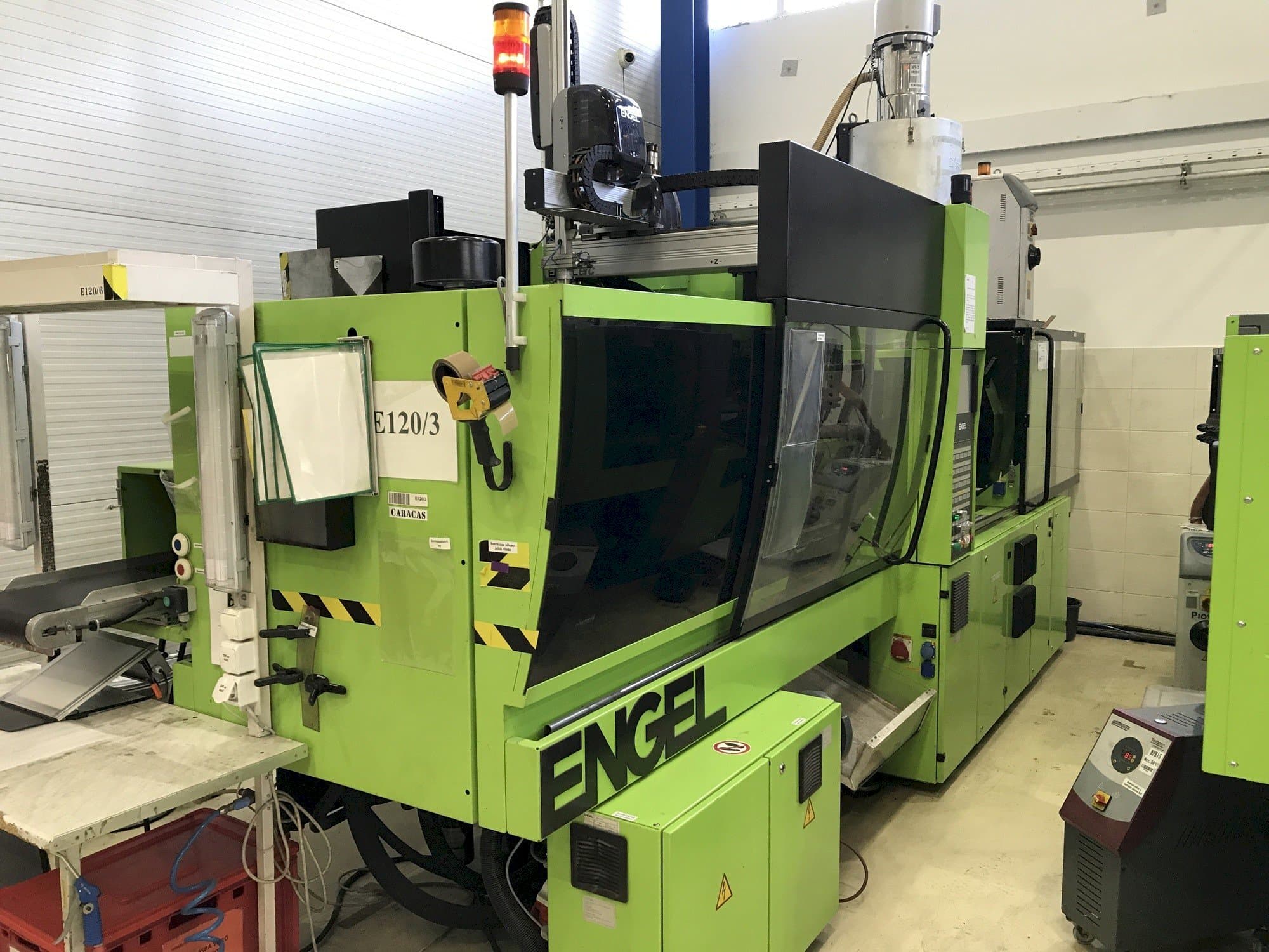 Čelní pohled na ENGEL VC 310/120 Electric stroj