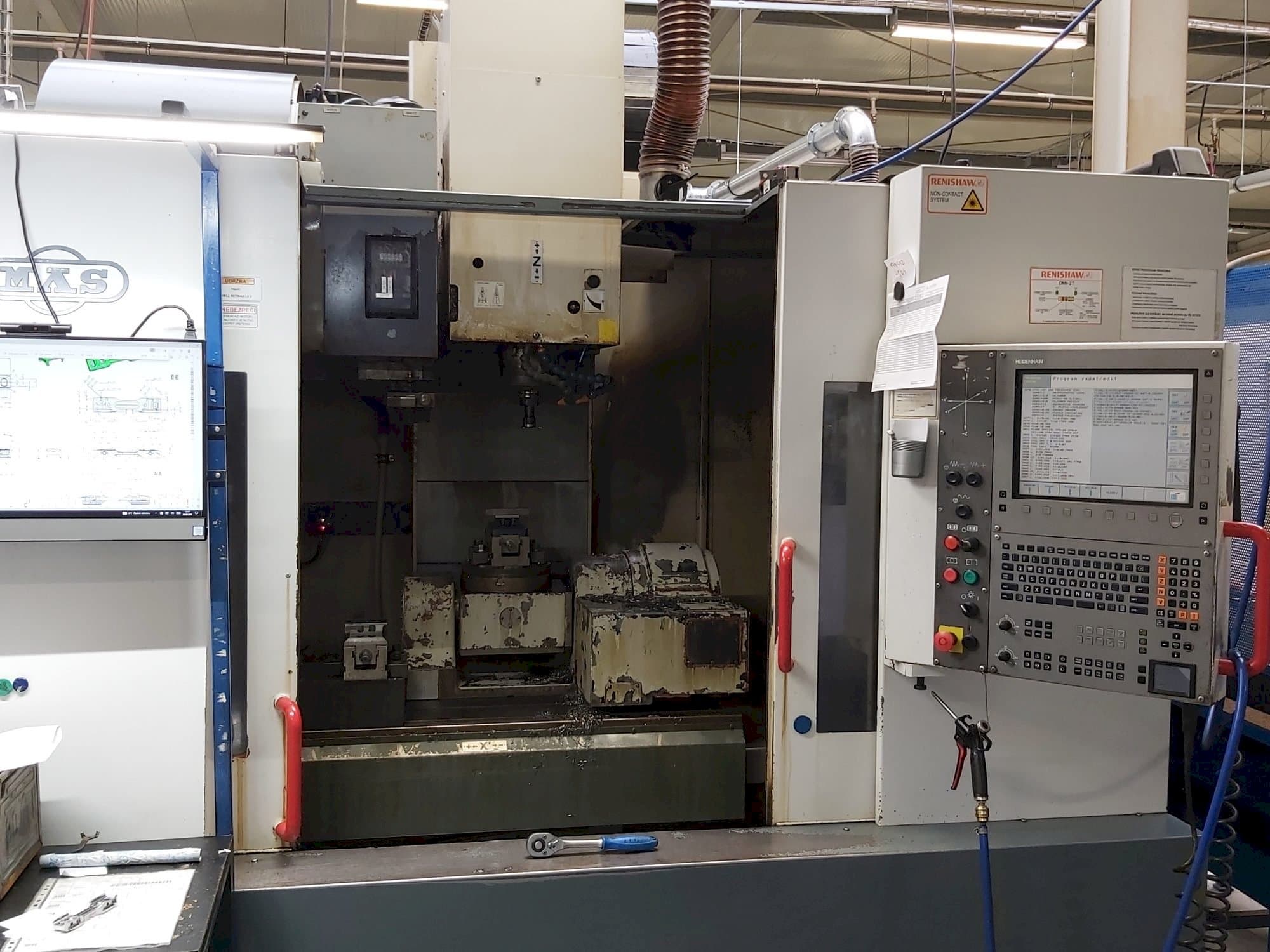 Čelní pohled na KOVOSVIT MAS MCV 1016 Quick stroj