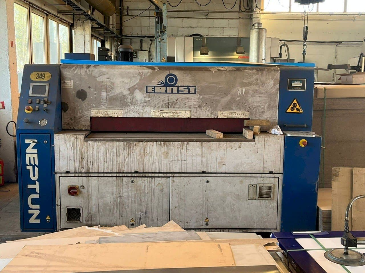 Čelní pohled na ERNST Neptun E/B stroj