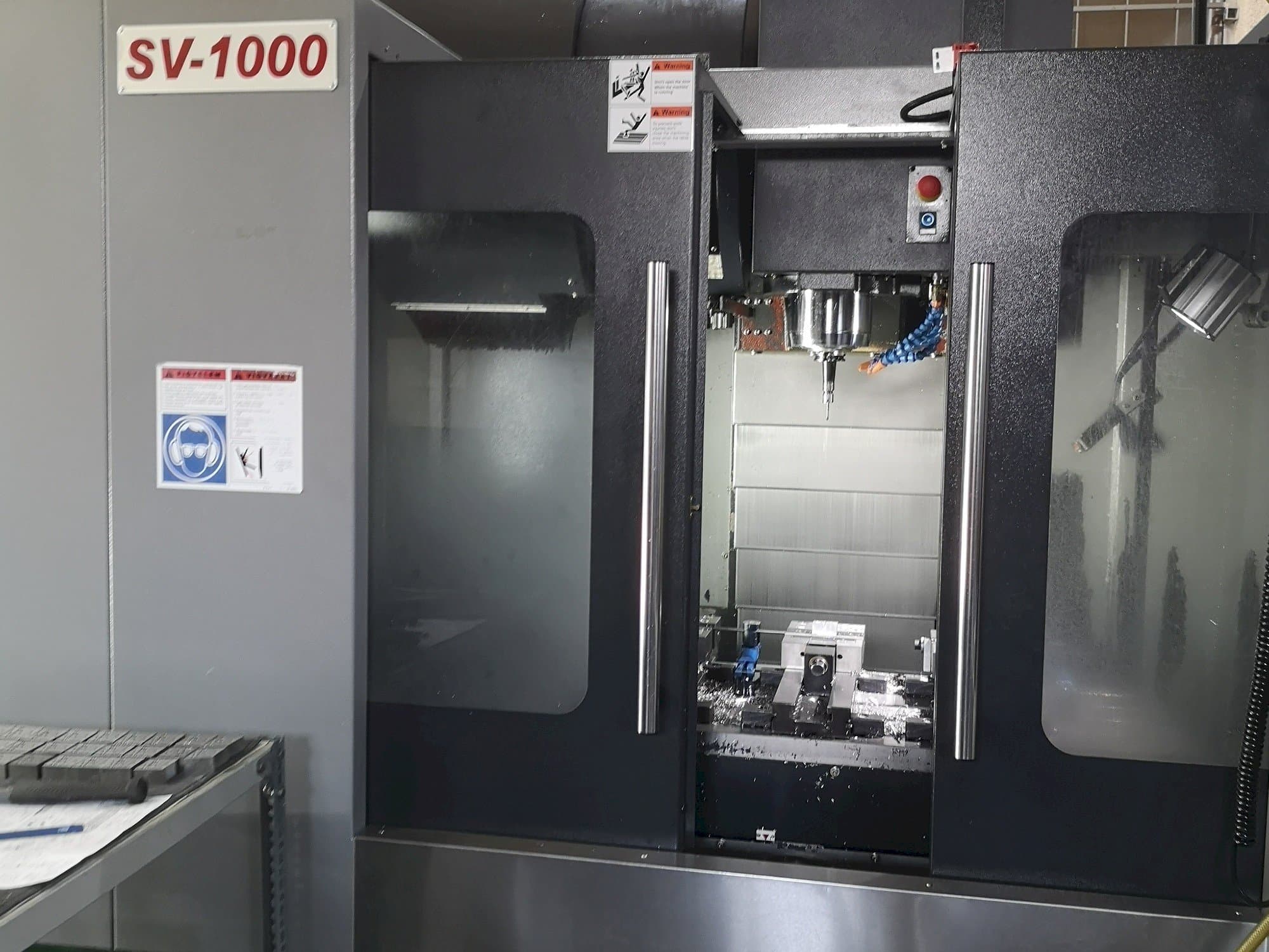 Čelní pohled na NCT KAFO SV-1000 stroj