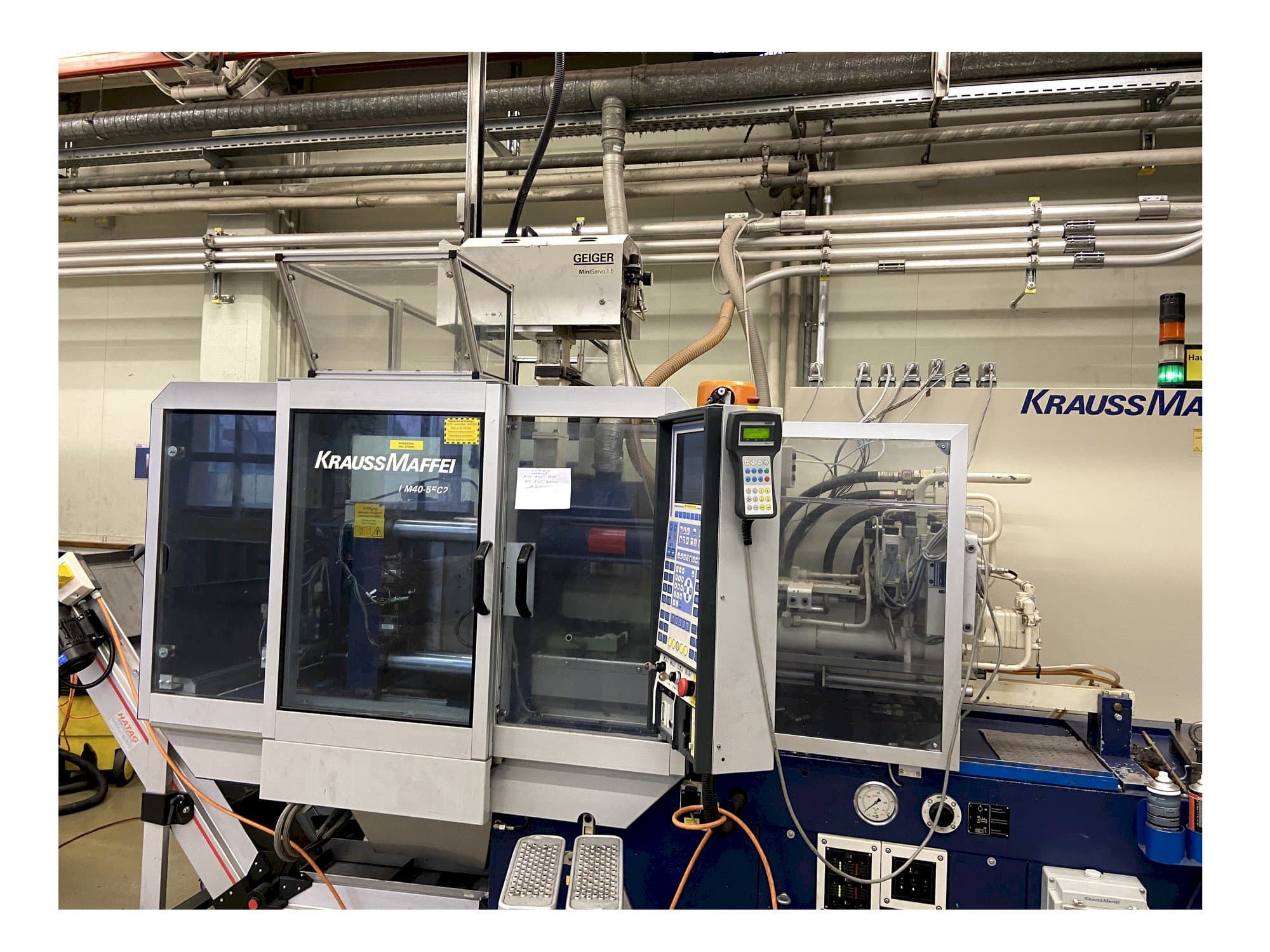 Čelní pohled na Krauss Maffei 40-55 C2 stroj