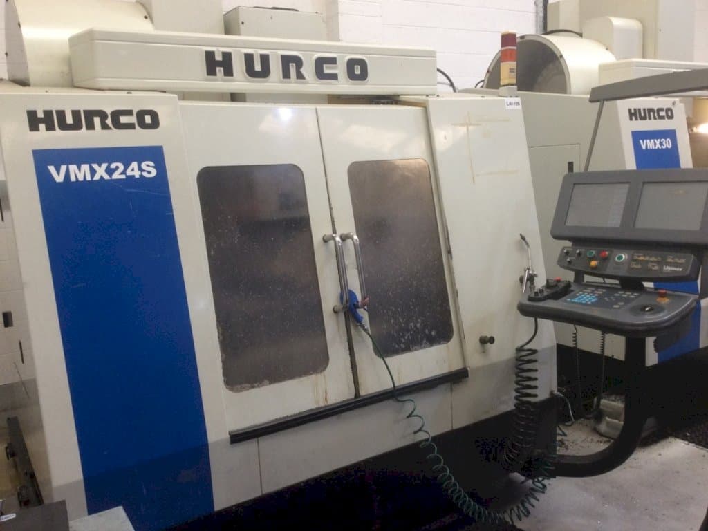 Čelní pohled na Hurco VMX24S stroj