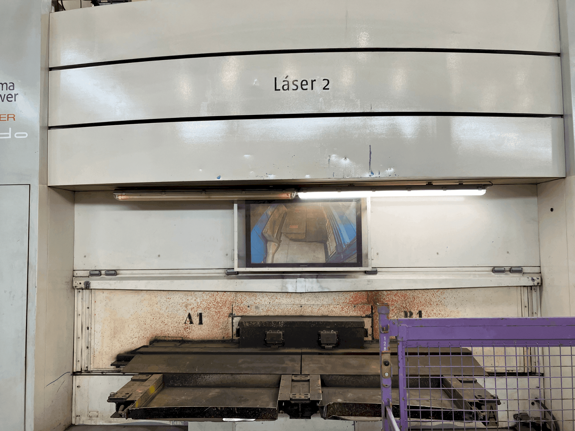 Čelní pohled  na Prima Power Rapido  stroj