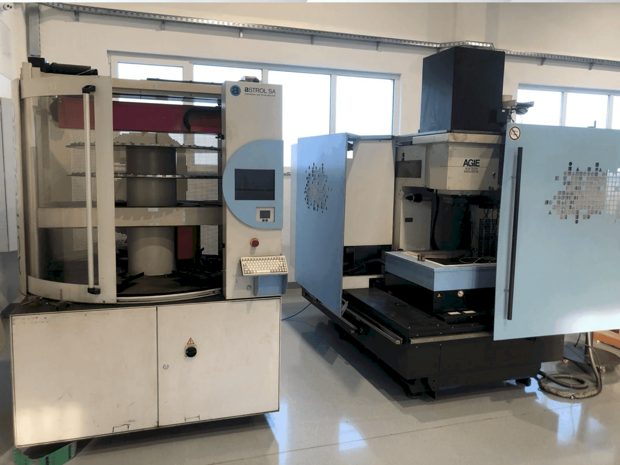 Čelní pohled na AGIE AGIETRON Innovation 2 stroj