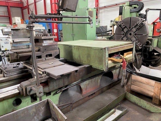 Čelní pohled  na TOS SU 100/8000  stroj