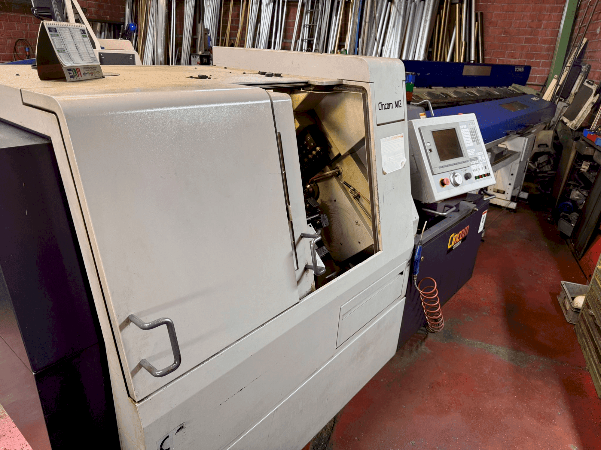 Čelní pohled na Citizen CINCOM M12 stroj