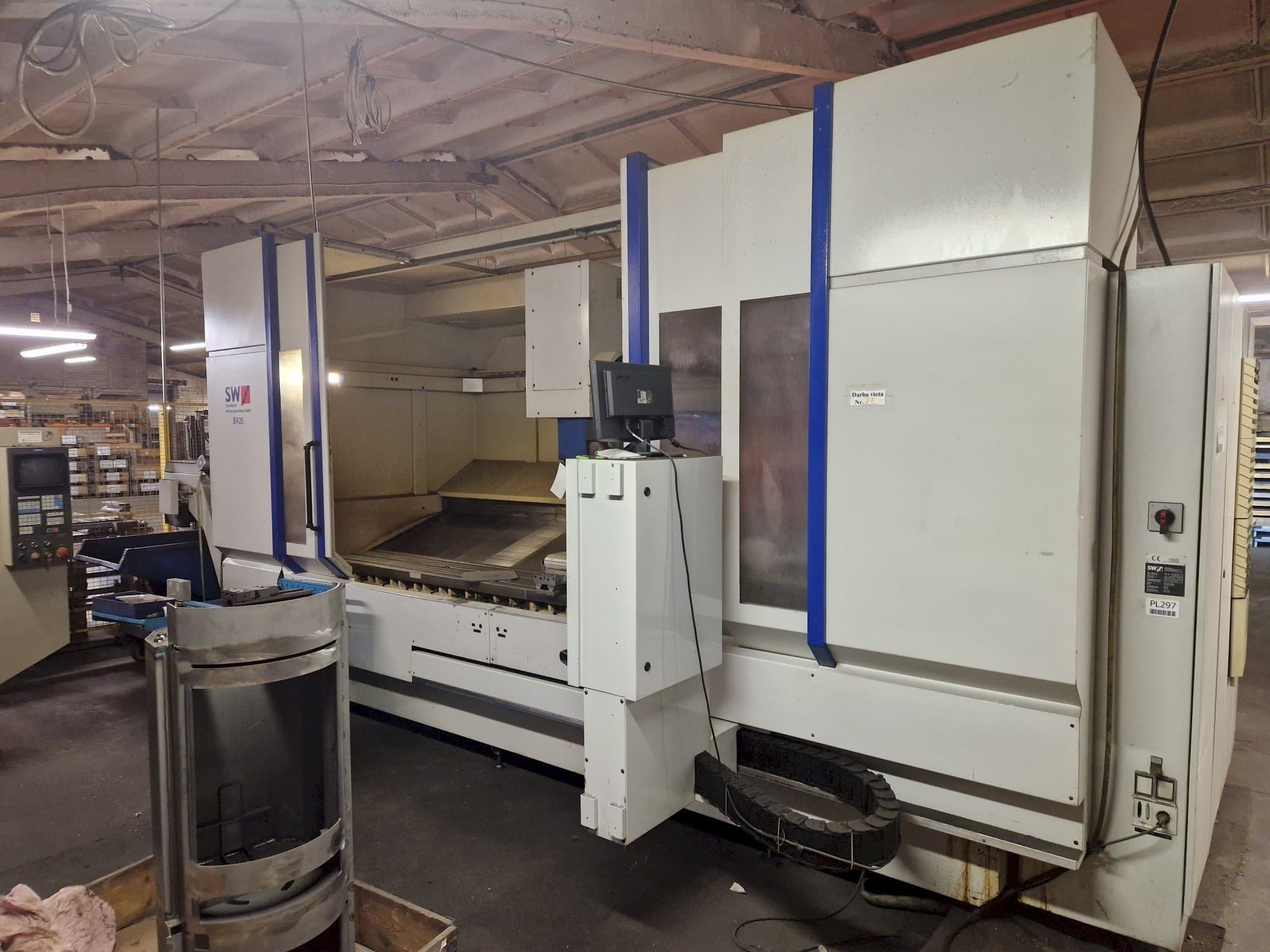 Čelní pohled na SW BA 25 stroj