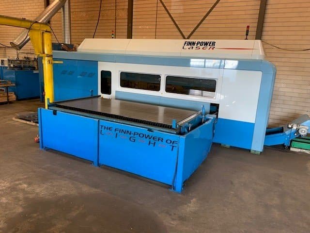 Čelní pohled na Finn-Power FPL6-BL stroj