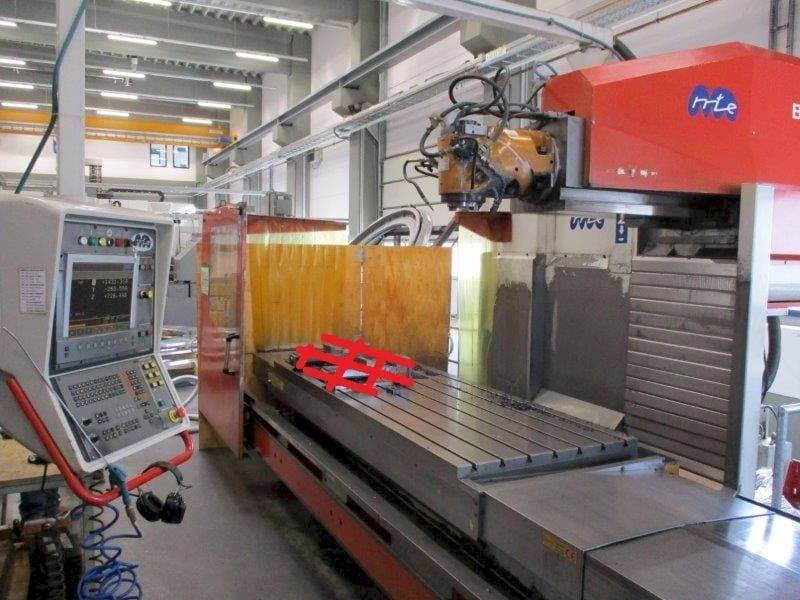 Čelní pohled na MTE BF-2700 stroj