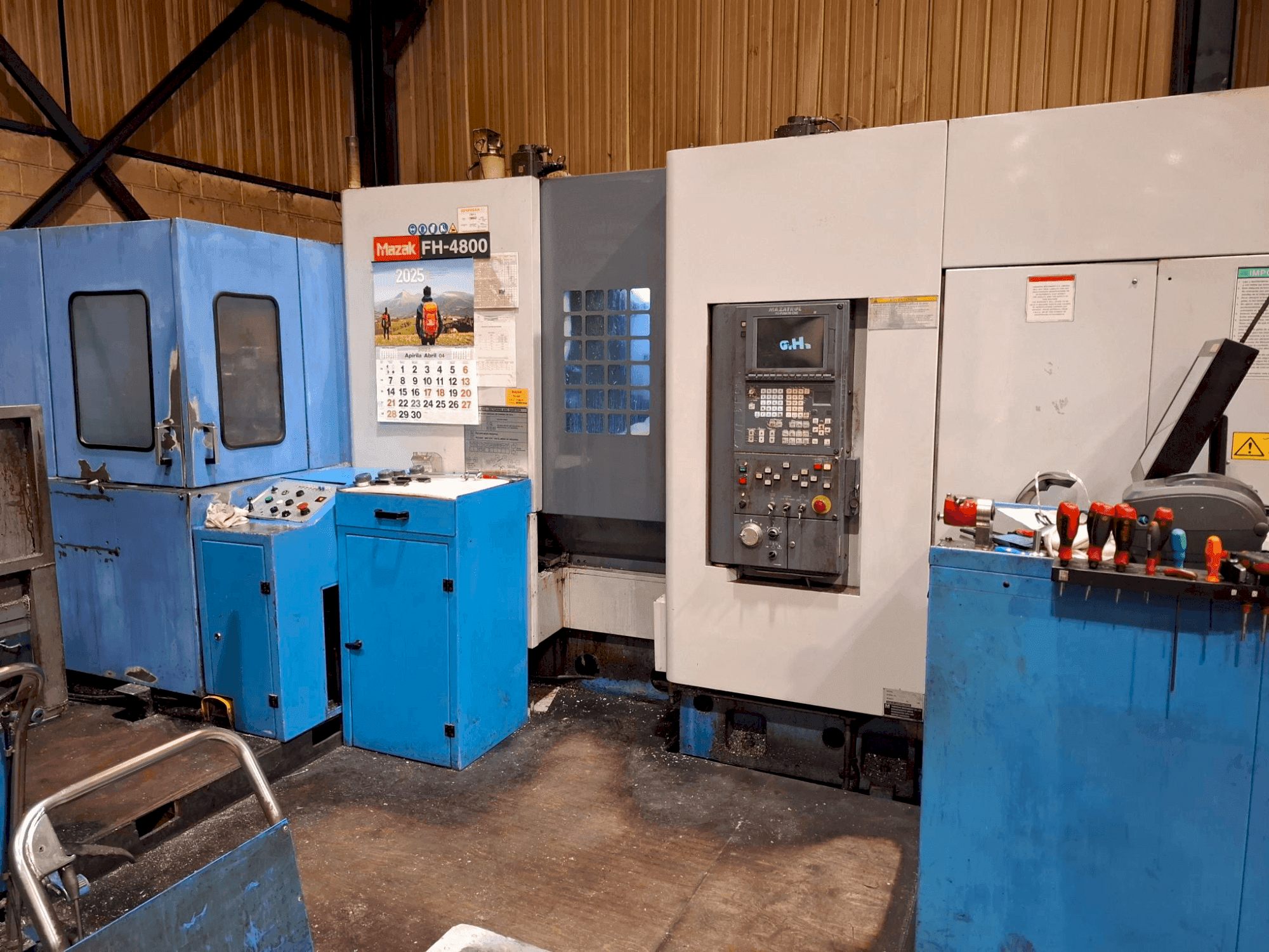 Čelní pohled na Mazak FH-4800 stroj