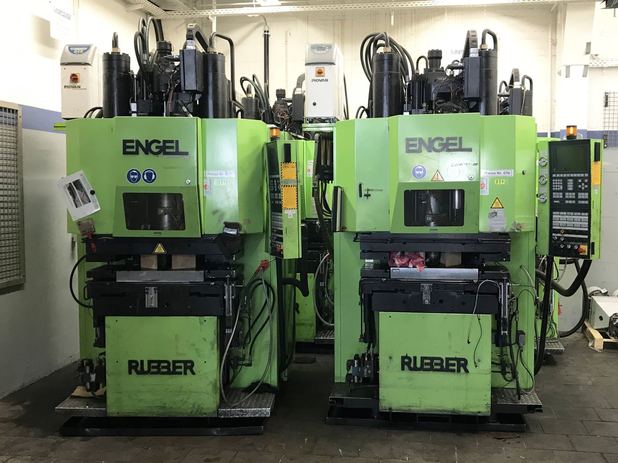 Čelní pohled na ENGEL ES 200/45 VHTL stroj